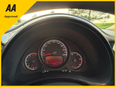 2017 Volkswagen Beetle - thumbnail 13