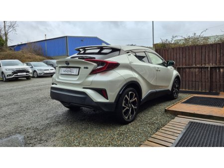 2019 Toyota C-HR Luna Sport Hybrid €19,950 thumbnail