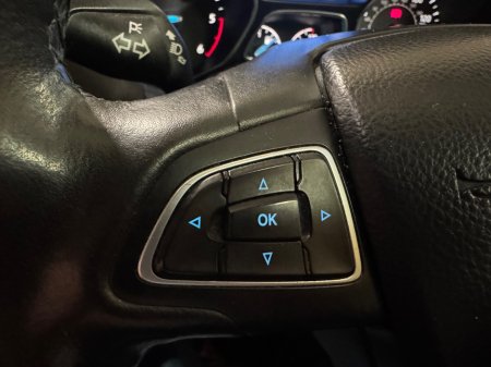 2015 Ford Focus - thumbnail 24