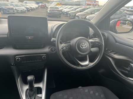2025 Toyota Yaris - thumbnail 9