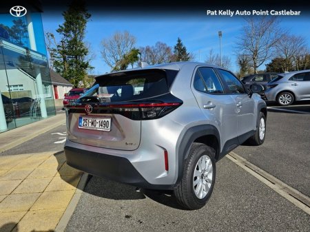 2025 Toyota Yaris Cross - thumbnail 2