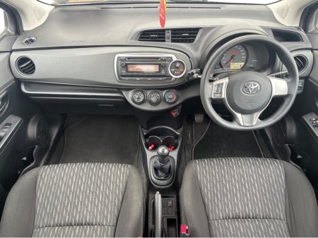 2012 Toyota Yaris - thumbnail 16