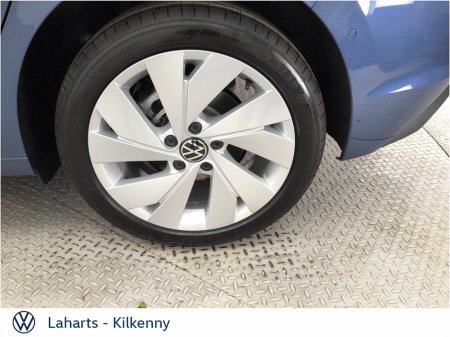 2025 Volkswagen Golf EDITION 75 1.5TSI 5DR 116HP €33,950 thumbnail