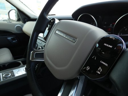 2020 Land Rover Discovery 2.0D SD4 240 PS 4WD Auto SE 7 Seat €34,950 thumbnail