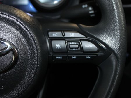 2020 Toyota Yaris 6aa-mxph10 €15,999 thumbnail