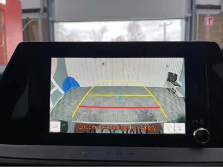 2025 Toyota Prius - thumbnail 19