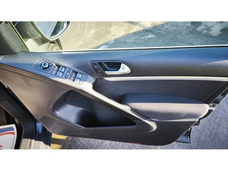 2015 Volkswagen Tiguan - thumbnail 8