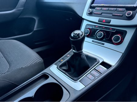 2014 Volkswagen Passat 2.0 TDI R LINE BLUEMOTION 140P 140PS 4DR €7,950 thumbnail