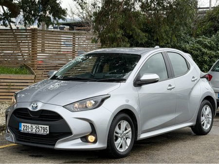 2023 Toyota Yaris - thumbnail 1