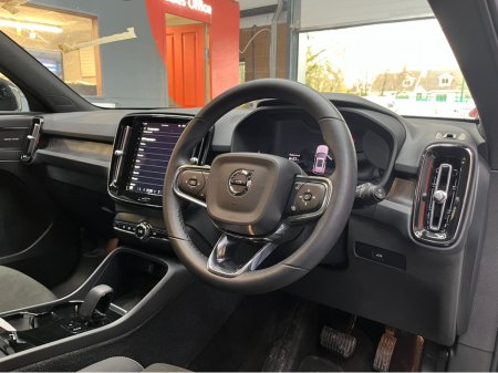 2023 Volvo XC40 - thumbnail 10