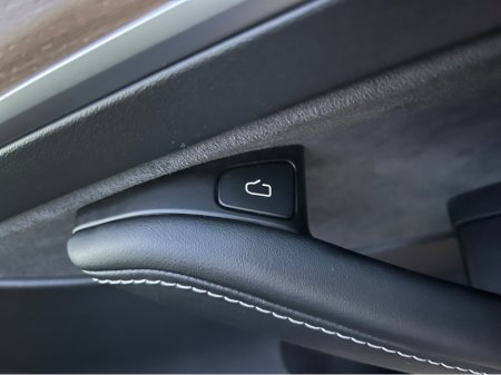 2024 Tesla Model Y - thumbnail 25