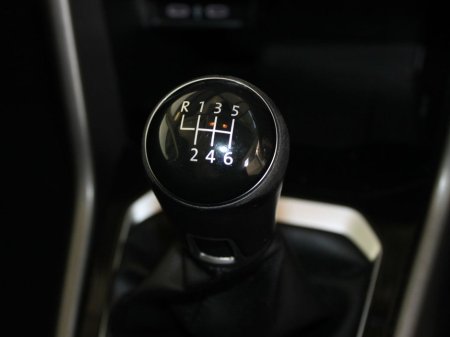 2021 Volkswagen T-Roc Design 2.0 TDI M6F 115HP 5DR €24,999 thumbnail