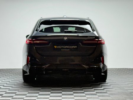 2025 BMW 5 Series - thumbnail 6