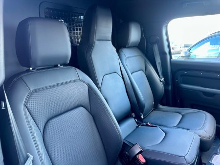 2025 Land Rover Defender - thumbnail 6