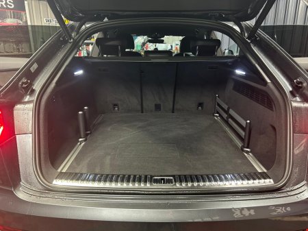 2021 Audi Q8 3.0TFSI e 55 S Line €64,950 thumbnail