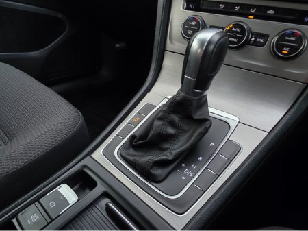 2015 Volkswagen Golf 1.2 TSI COMFORTLINE - REVERSE CAMERA - MULTIFUNCTION STEERINE WHEEL ALLOYS LOW TAX BAND €12,950 thumbnail