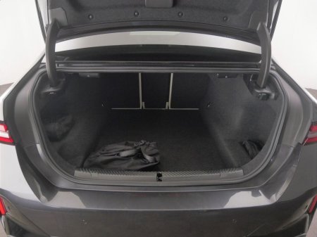 2024 BMW 5 Series - thumbnail 13