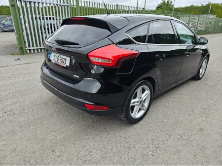 2016 Ford Focus - thumbnail 4