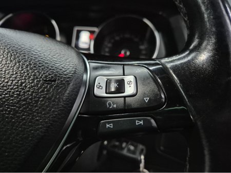 2018 Volkswagen Tiguan CL 2.0 TDI MANUAL 6SPEED FWD 150HP 5DR €19,950 thumbnail