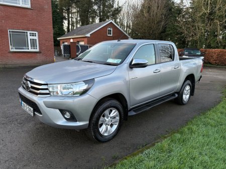 2020 Toyota Hilux DOUBLE CAB SR5 4DR thumbnail