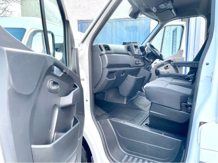 2023 Renault Master MM35 BUSINESS+ 2.3 BLUE DCI 135BHP MWB €18,000 thumbnail