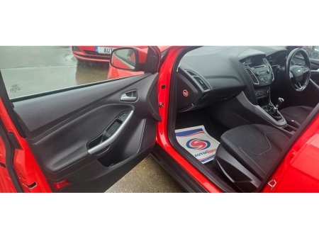 2015 Ford Focus - thumbnail 22