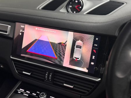 2023 Porsche Cayenne E-hybri E-hybrid 4DR Auto €87,990 thumbnail