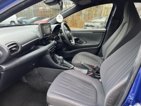 2021 Toyota Yaris YARIS 1.5 HYBRID €18,950 thumbnail