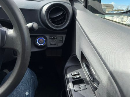 2019 Toyota Aqua - thumbnail 10