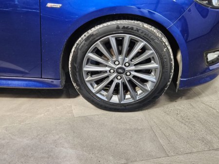 2018 Ford Focus - thumbnail 5