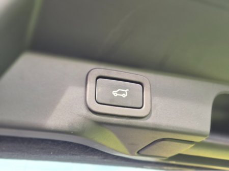 2022 Land Rover Range Rover Sport 2.0 P400E HSE €54,995 thumbnail