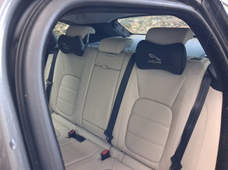 2017 Jaguar F-Pace 2.0 i4 D 180PS Prestige RWD €12,750 thumbnail