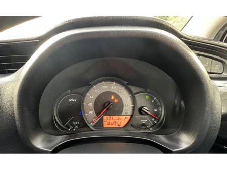 2019 Toyota Vitz - thumbnail 18