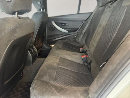 2017 BMW 3 Series - thumbnail 16