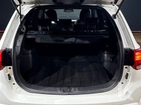 2019 Mitsubishi Outlander 2.4 AUTOMATIC HYBRID - ALLOY WHEELS - ELECTRIC SEATS - HEATED SEATS - HEATED STEERING WHEEL - HEATING / AC CONTROLS - REVERSE CAMERA - MULTI FUNCTION €21,950 thumbnail