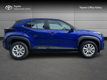 2025 Toyota Yaris Cross - thumbnail 3