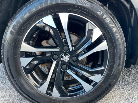 2021 Peugeot 2008 - thumbnail 7