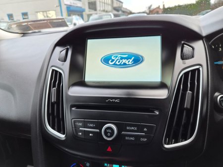 2016 Ford Focus - thumbnail 6