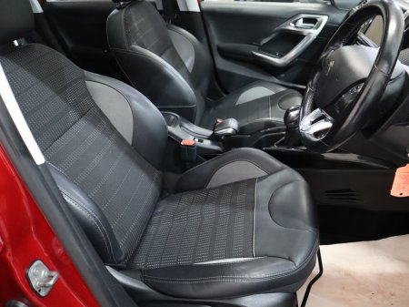 2018 Peugeot 2008 - thumbnail 25