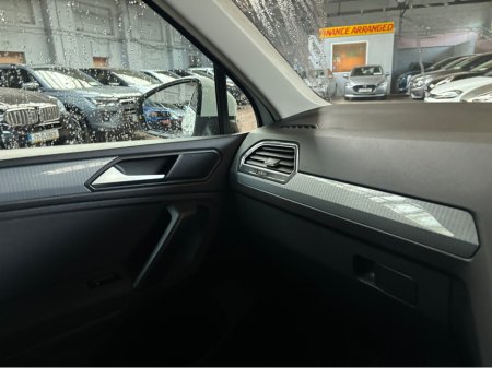 2024 Volkswagen Tiguan - thumbnail 8