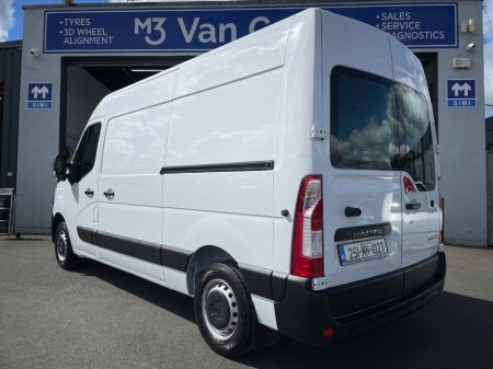 2025 Renault Master - view 3