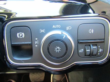 2019 Mercedes-Benz A Class A 180 5DR Auto €24,950 thumbnail