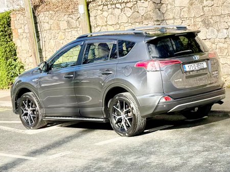 2017 Toyota Rav4 - thumbnail 10