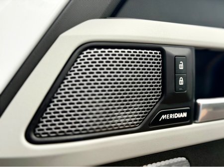 2023 Land Rover Defender 90 3.0 D HARD TOP SE 2 €67,950 thumbnail