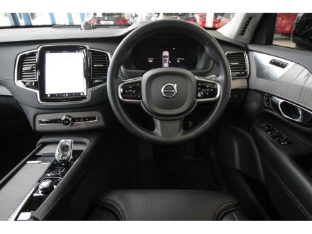 2022 Volvo XC90 RECHARGE T8 ULTIMATE DARK AWD €59,899 thumbnail