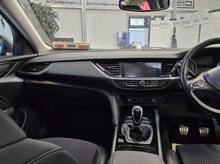2017 Opel Insignia 1.6 (136PS) Turbo D ecoTEC SRi €10,950 thumbnail