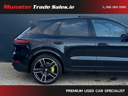 2022 Porsche Cayenne - thumbnail 3