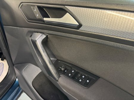 2022 Volkswagen Tiguan - thumbnail 10