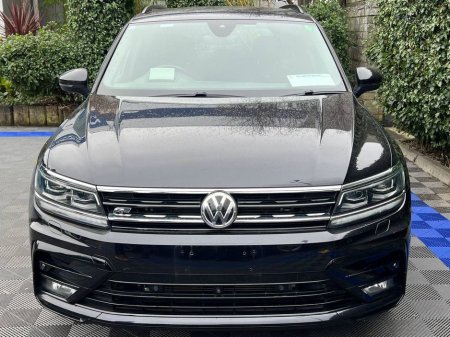2018 Volkswagen Tiguan R-LINE 4MOTION BLACK EDITION 2.0 TDI // FULL SERVICE HISTORY // LEATHER HEATED SEATS // 360 PARKING CAMERAS €29,900 thumbnail