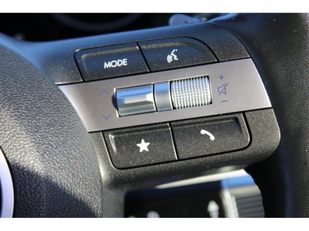 2023 Hyundai Kona 1.6 HYBRID Elegance Auto €30,950 thumbnail